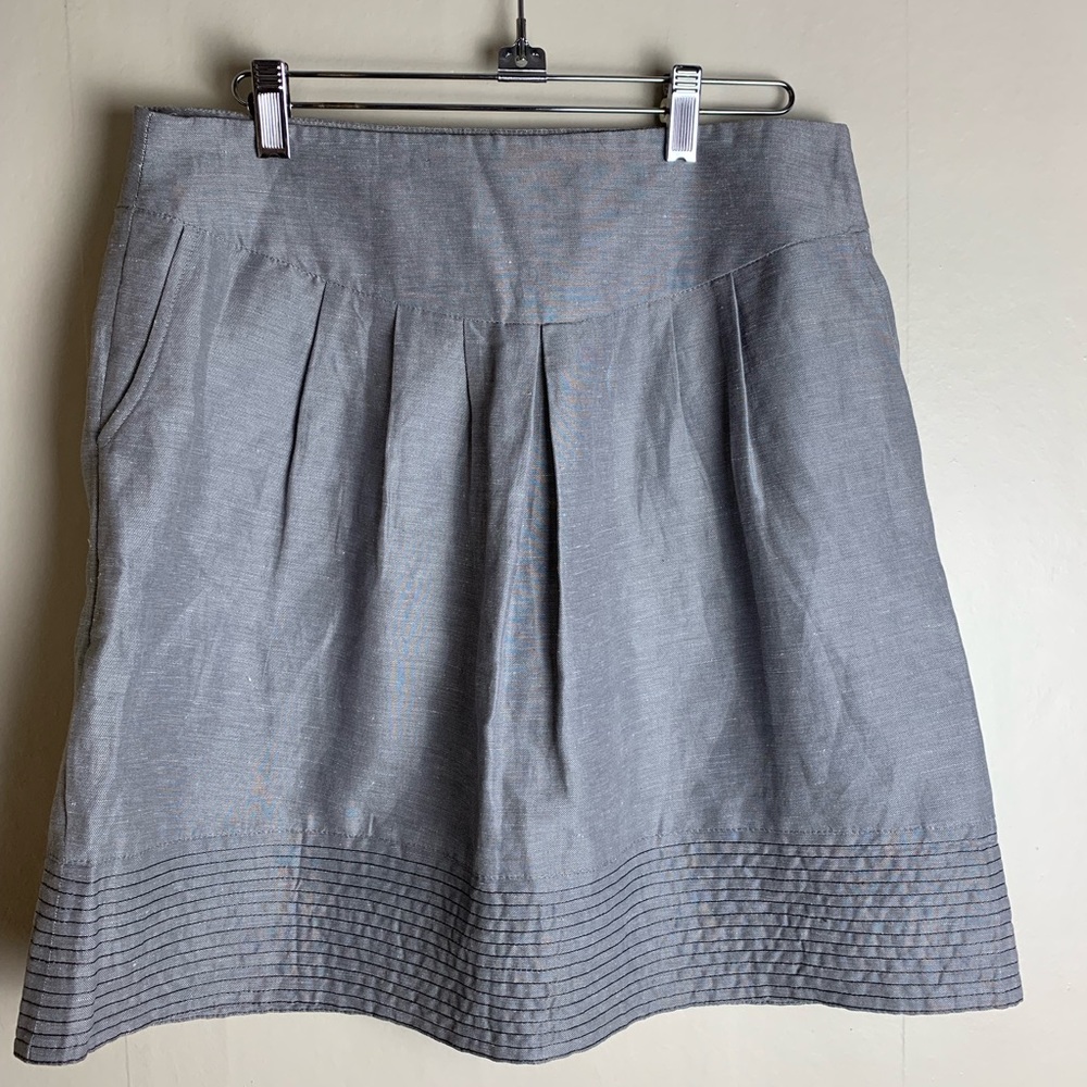 ⭐️Kensie light gray skirt silk and linen size 8 🌞